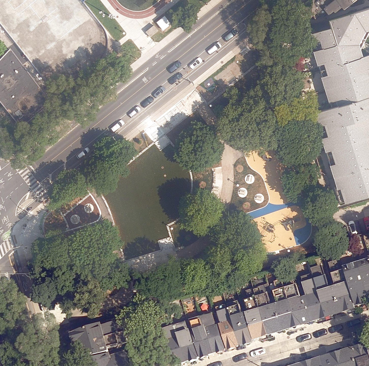 Sumach - Shuter Parkette, aerial top-down view